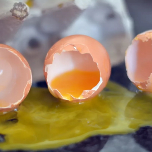 Если бы я знала раньше, зачем разбивать яйца в пакет — гениально!